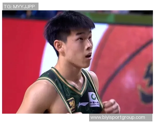 林葳在俄勒冈大学积极训练与队友们共同参与团建活动展现团队精神 林葳在俄勒冈大学积极训练与队友们共同参与团建活动展现团队精神