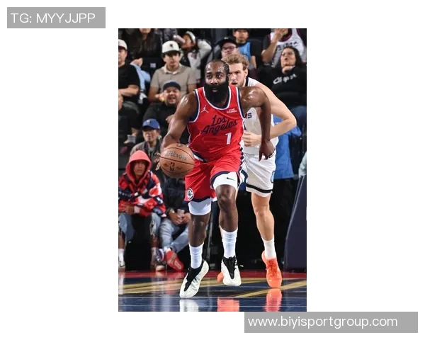 快船半场小幅领先灰熊哈登小卡联手发力助队取胜 快船半场小幅领先灰熊哈登小卡联手发力助队取胜