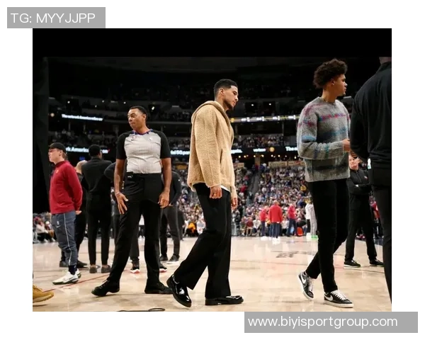 布克右腹股沟拉伤一周后将接受重新评估的最新消息